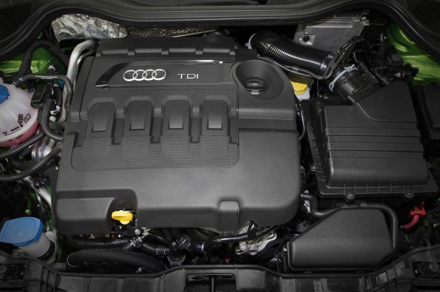 Моторный отсек Audi A1 Sportback TDI S-Line (8X) 2014 года  (WW) (фото 11 из 12)